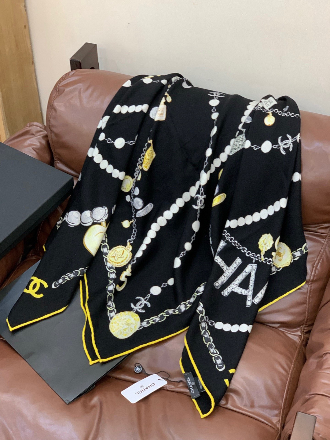 Chanel ~25秋冬新品～“珠光宝气”【140双面丝绒披肩】手工卷边丝绒方巾（30%桑蚕丝70%羊绒