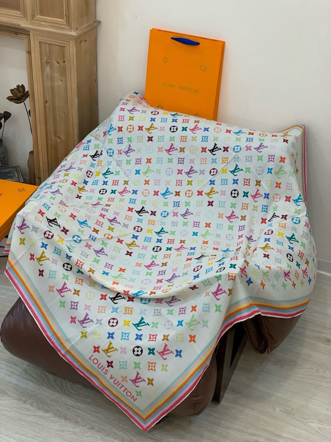 LV x TM 140披肩【140顶级丝绒双面同色披肩】本款LVxTMMonogram Multicol