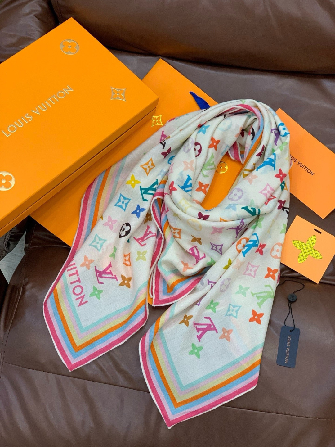 LV x TM 140披肩【140顶级丝绒双面同色披肩】本款LVxTMMonogram Multicol