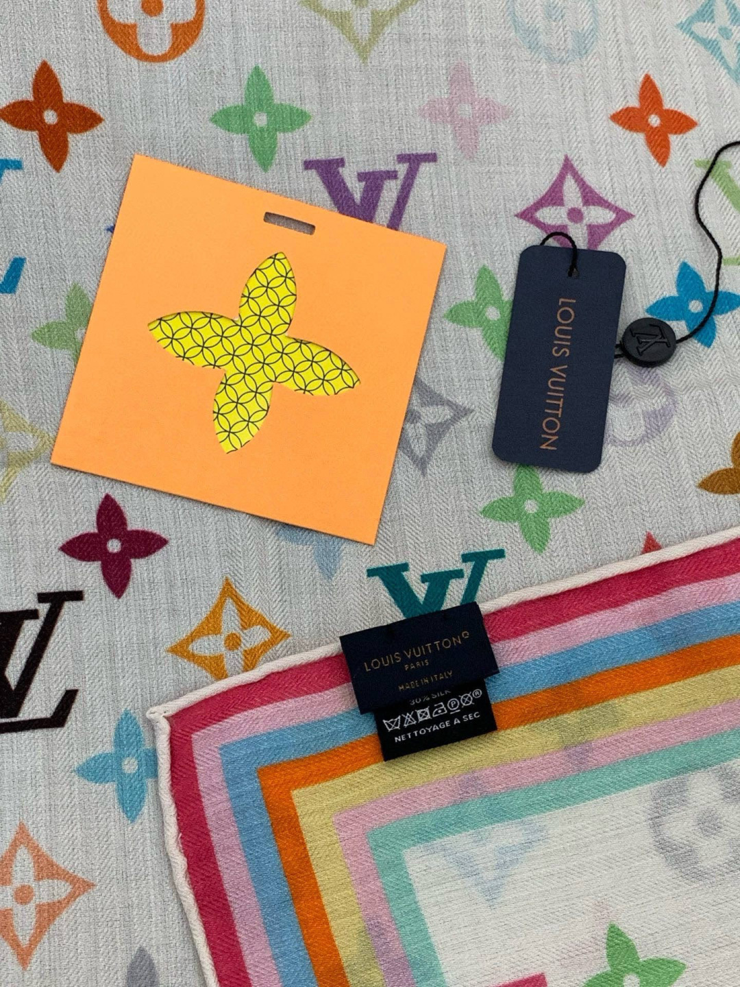 LV x TM 140披肩【140顶级丝绒双面同色披肩】本款LVxTMMonogram Multicol