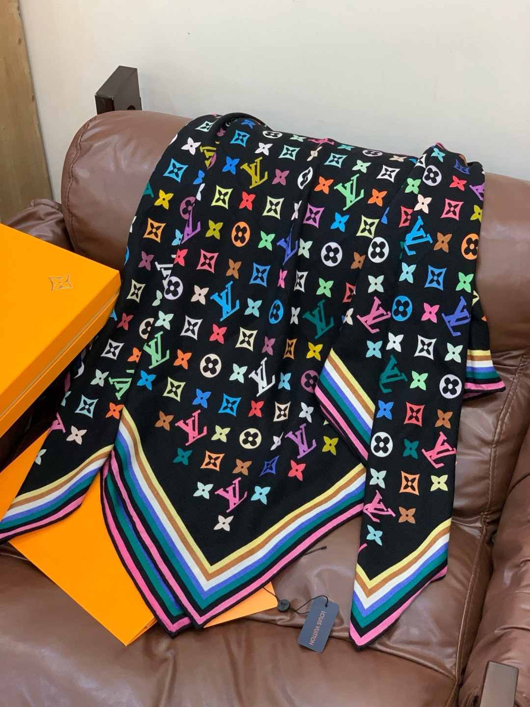 LV x TM 140披肩【140顶级丝绒双面同色披肩】本款LVxTMMonogram Multicol