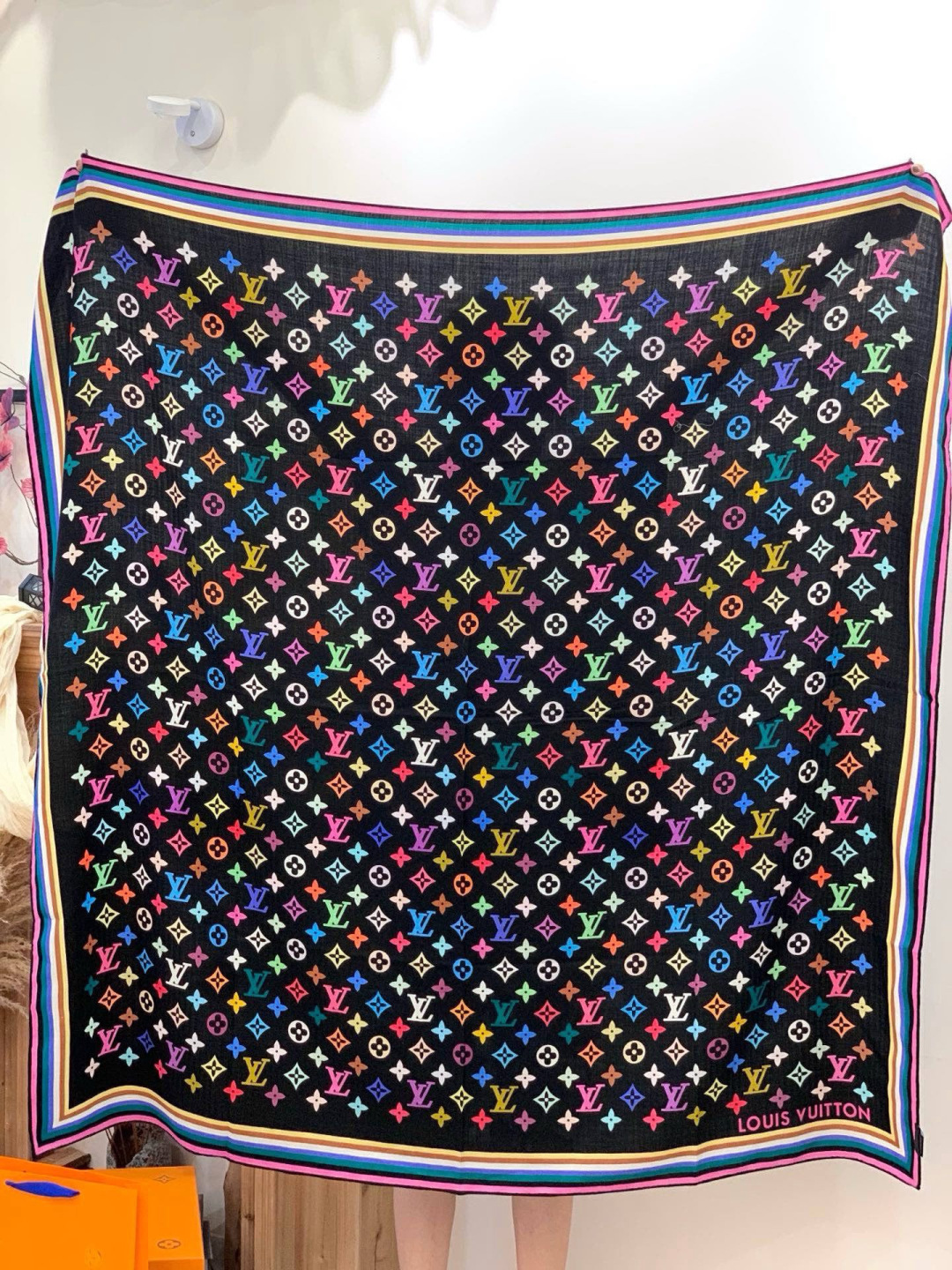 LV x TM 140披肩【140顶级丝绒双面同色披肩】本款LVxTMMonogram Multicol