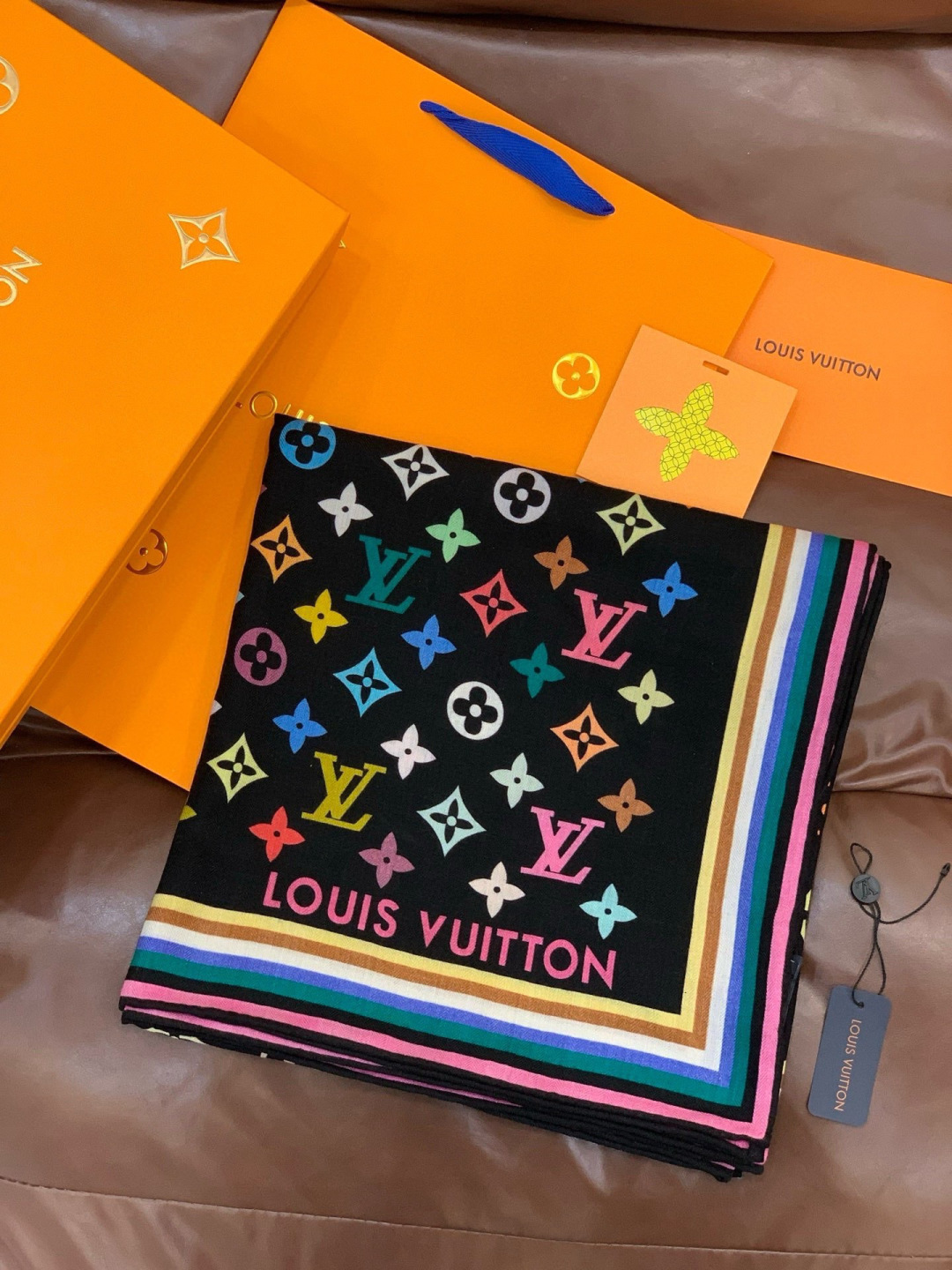 LV x TM 140披肩【140顶级丝绒双面同色披肩】本款LVxTMMonogram Multicol