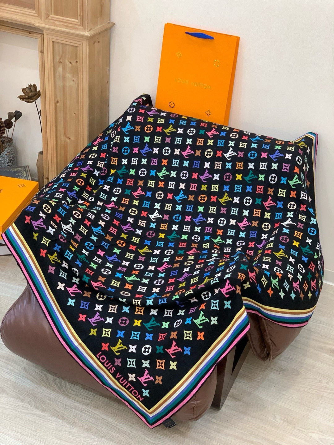 LV x TM 140披肩【140顶级丝绒双面同色披肩】本款LVxTMMonogram Multicol