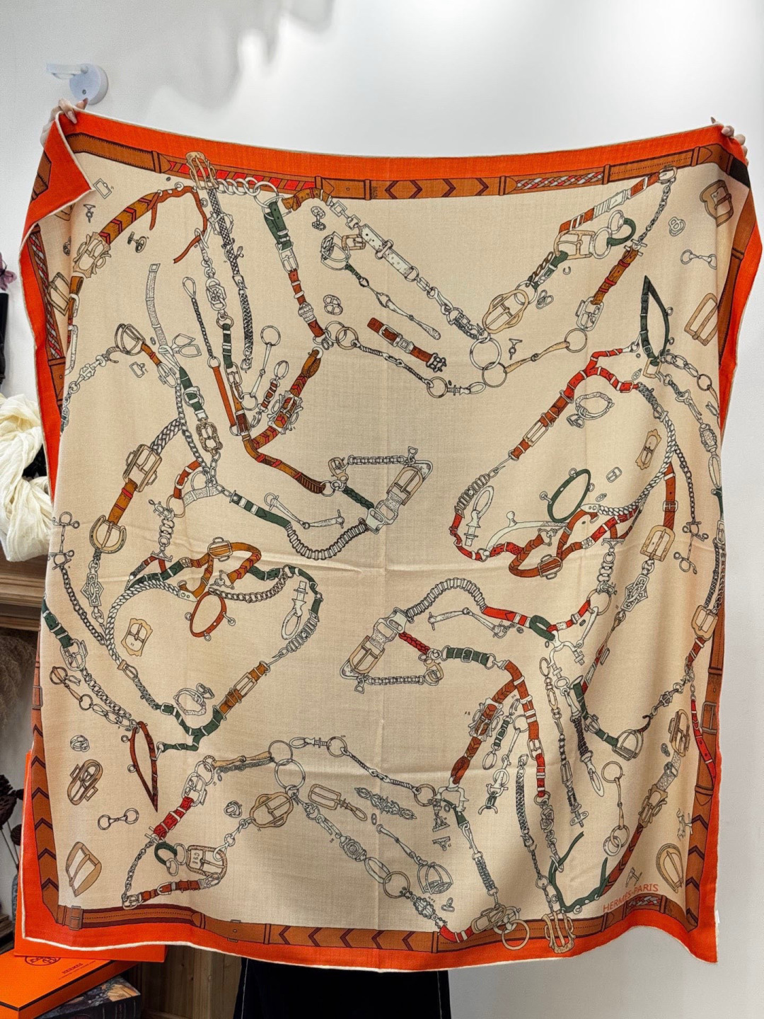 羊绒新款🆕👏👏买了都说好看‼️推荐💕爱马仕双面同色羊绒方巾【跃动的马儿双面同色140】，顶级工艺超值‼️