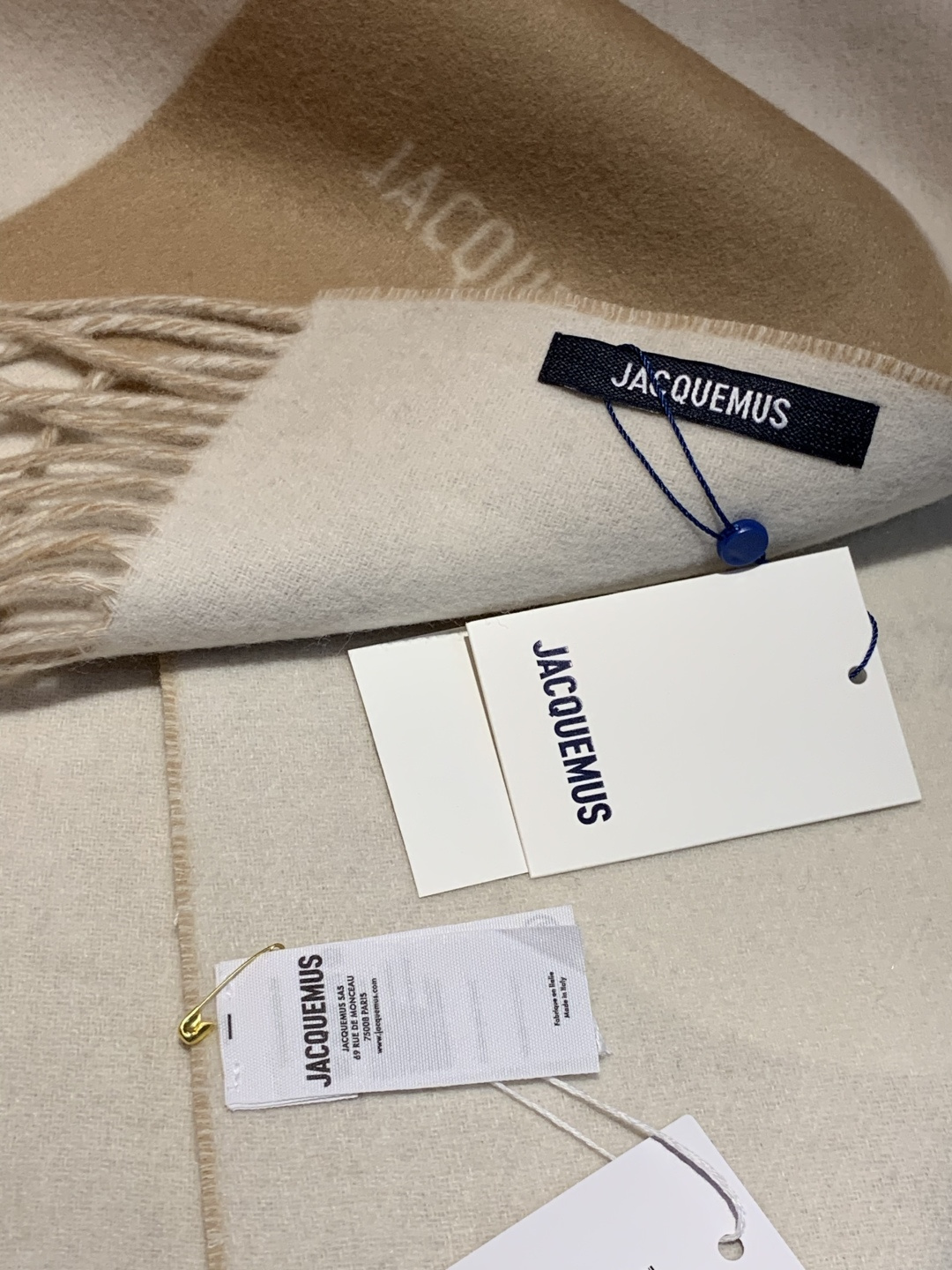 Jacquemus 双面围巾❗今年真的被疯狂种草 今年冬天就非宠这条 好看的要疯掉了，太有型太有魅力了❗