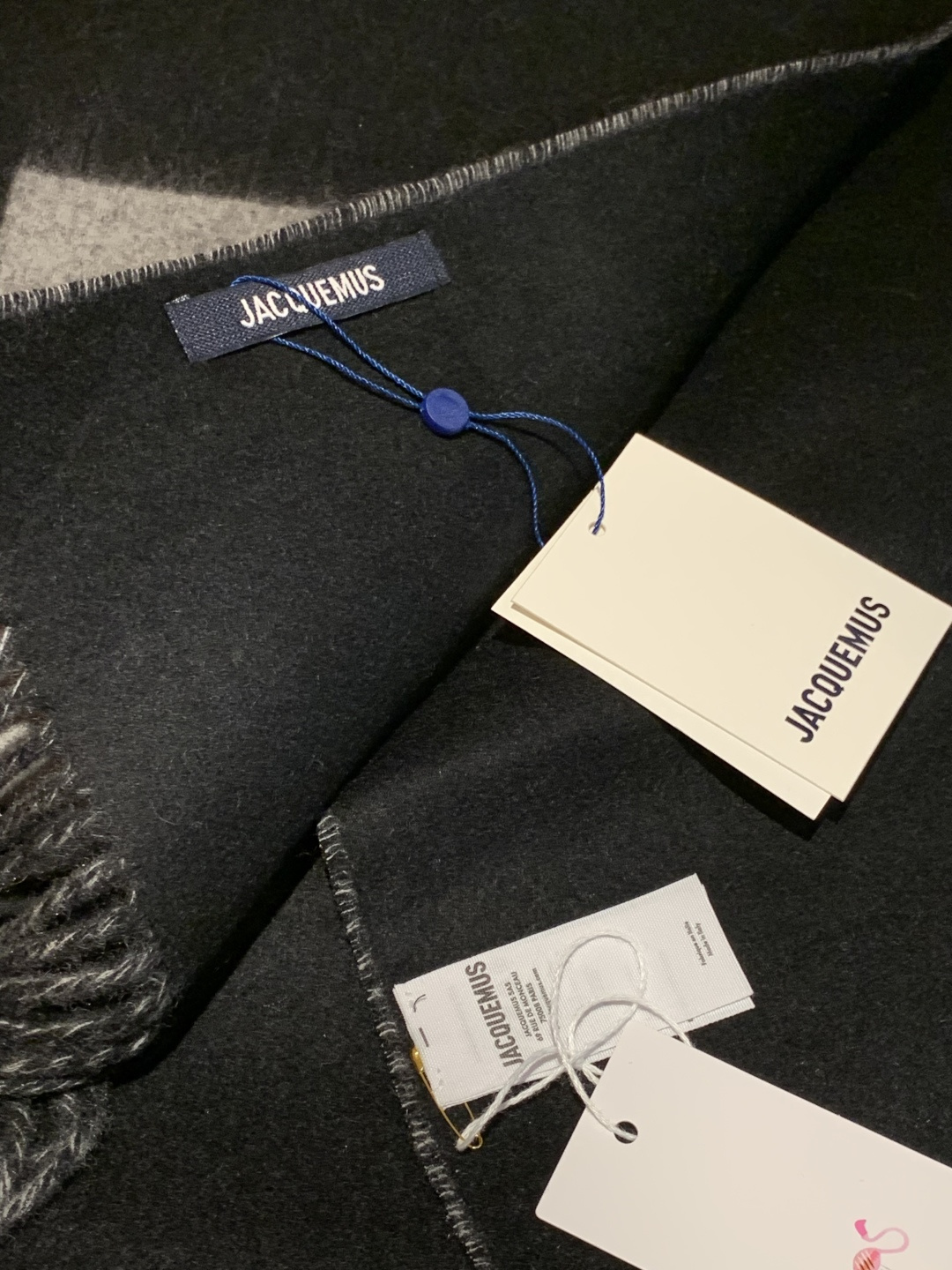 Jacquemus 双面围巾❗今年真的被疯狂种草 今年冬天就非宠这条 好看的要疯掉了，太有型太有魅力了❗