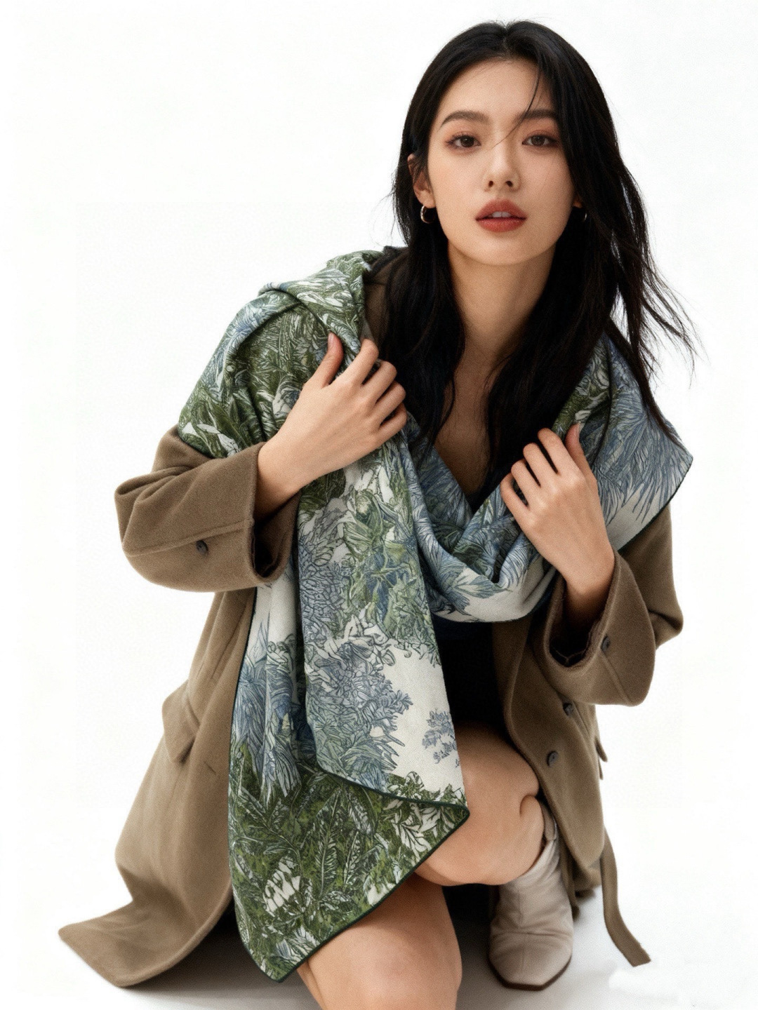 💟2025年秋冬抢先 上新💞【双面同色丝绒方巾】手工卷边山羊绒和真丝混纺披肩（70%山羊绒，30%桑蚕丝