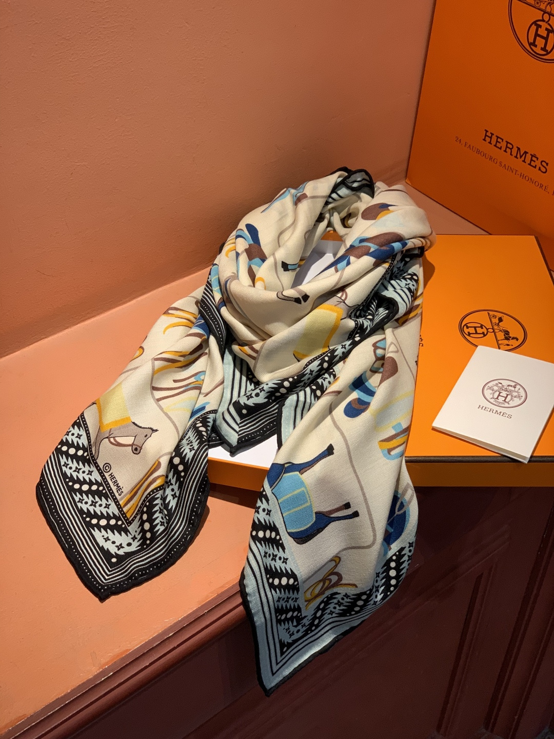 ✨✨【双面同色 丝毛款】H家羊绒新款 买了都说好看‼️推荐💕【骏马披挂 140】羊绒方巾‼️H家ZG爆款