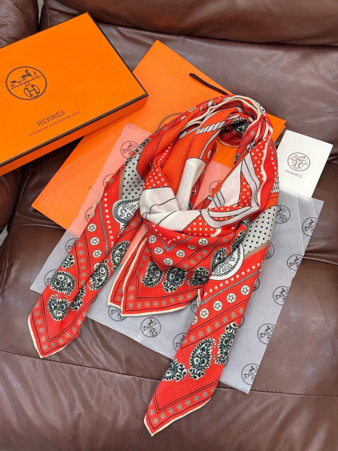 💟羊绒新款🆕👏👏买了都说好看‼️推荐💕爱马仕双面同色羊绒方巾，顶级工艺超值‼️爱马仕专柜爆款🎁💟立体呈现