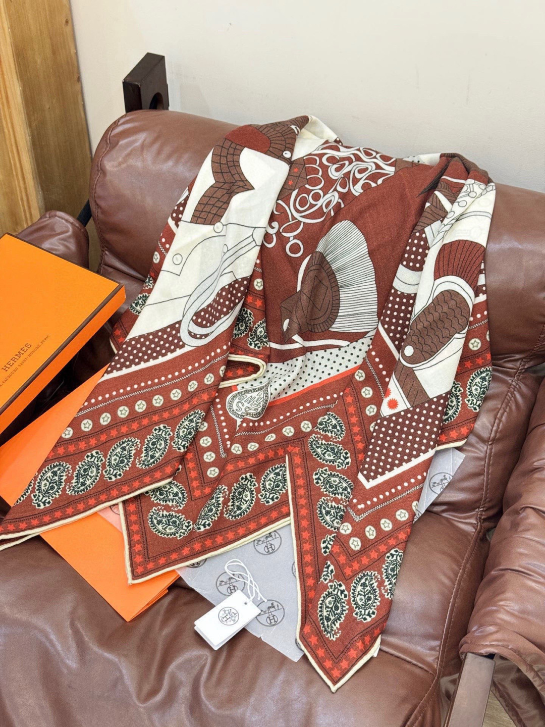 💟羊绒新款🆕👏👏买了都说好看‼️推荐💕爱马仕双面同色羊绒方巾，顶级工艺超值‼️爱马仕专柜爆款🎁💟立体呈现