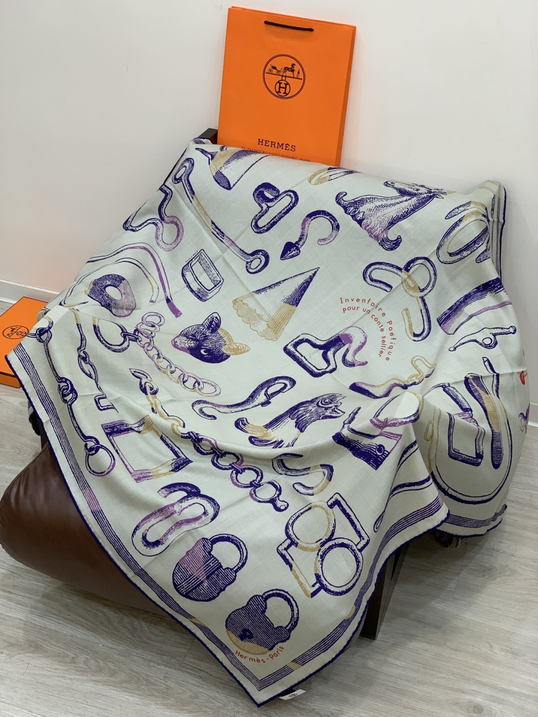 爱马仕(Hermes)【💗】 | “马具故事的诗意回顾”140披肩 【上新❤️】 永远秉承高品质手工卷边