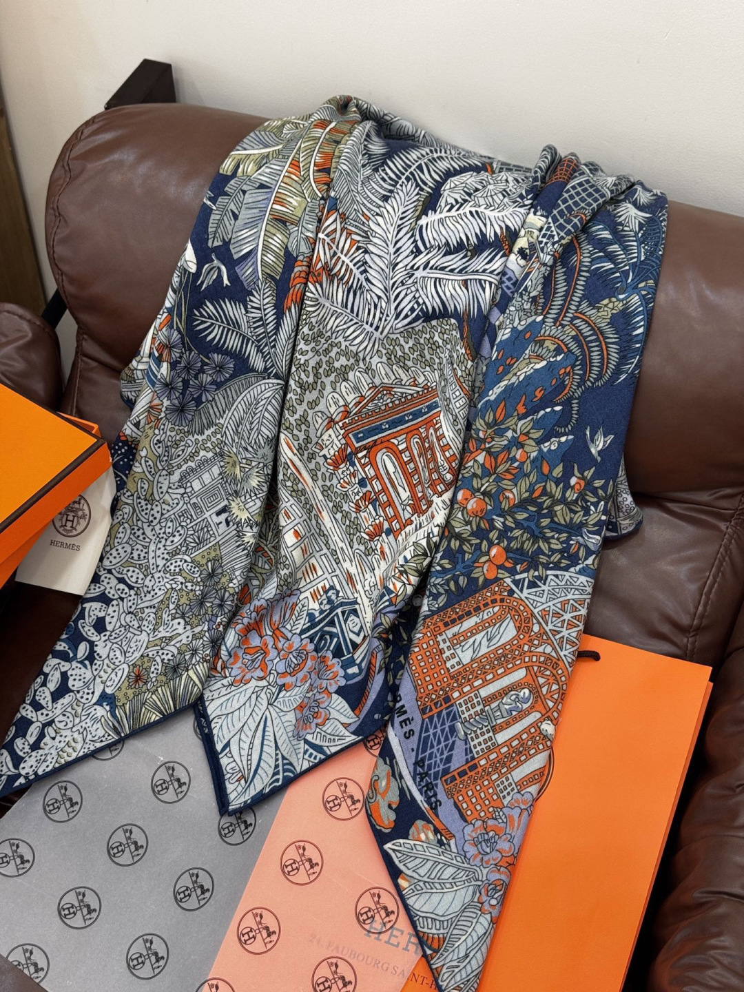 💟2025年秋冬抢先 上新💞【双面同色丝毛方巾】手工卷边山羊绒和真丝混纺披肩（70%山羊绒，30%桑蚕丝