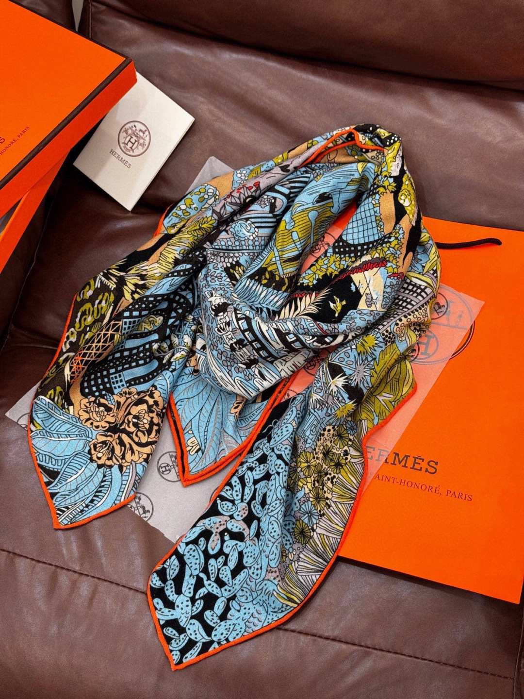 💟2025年秋冬抢先 上新💞【双面同色丝毛方巾】手工卷边山羊绒和真丝混纺披肩（70%山羊绒，30%桑蚕丝