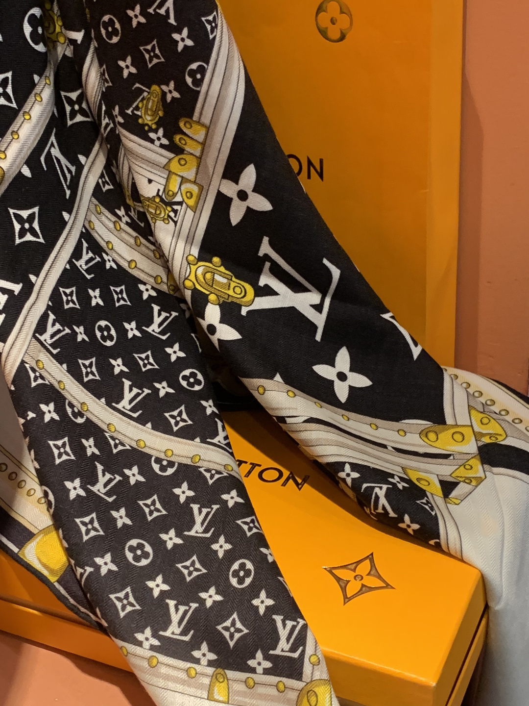 MY NEVERFULL 140丝绒方巾【140顶级丝绒双面同色】My Neverfull 丝绒方巾回溯