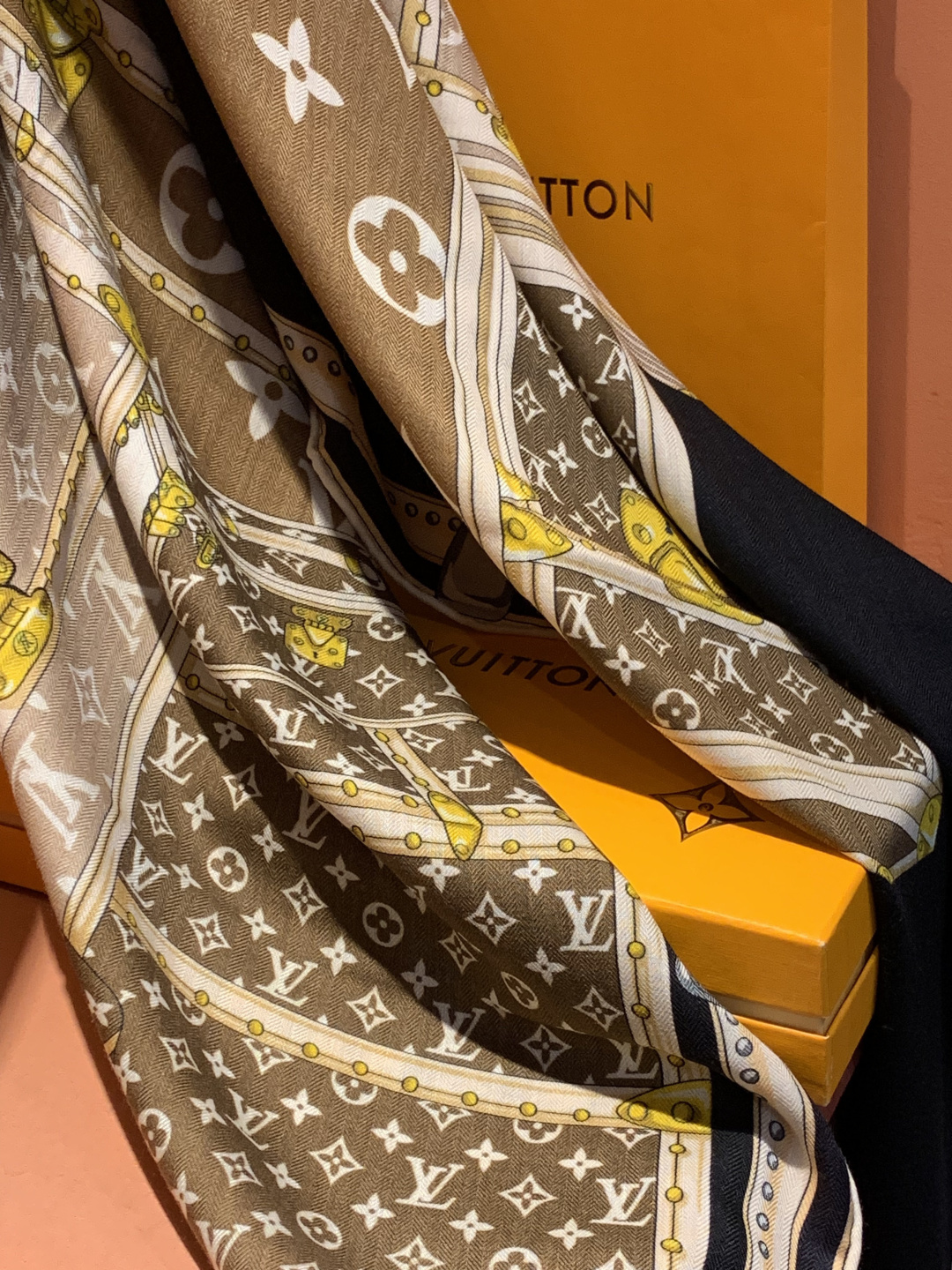 MY NEVERFULL 140丝绒方巾【140顶级丝绒双面同色】My Neverfull 丝绒方巾回溯