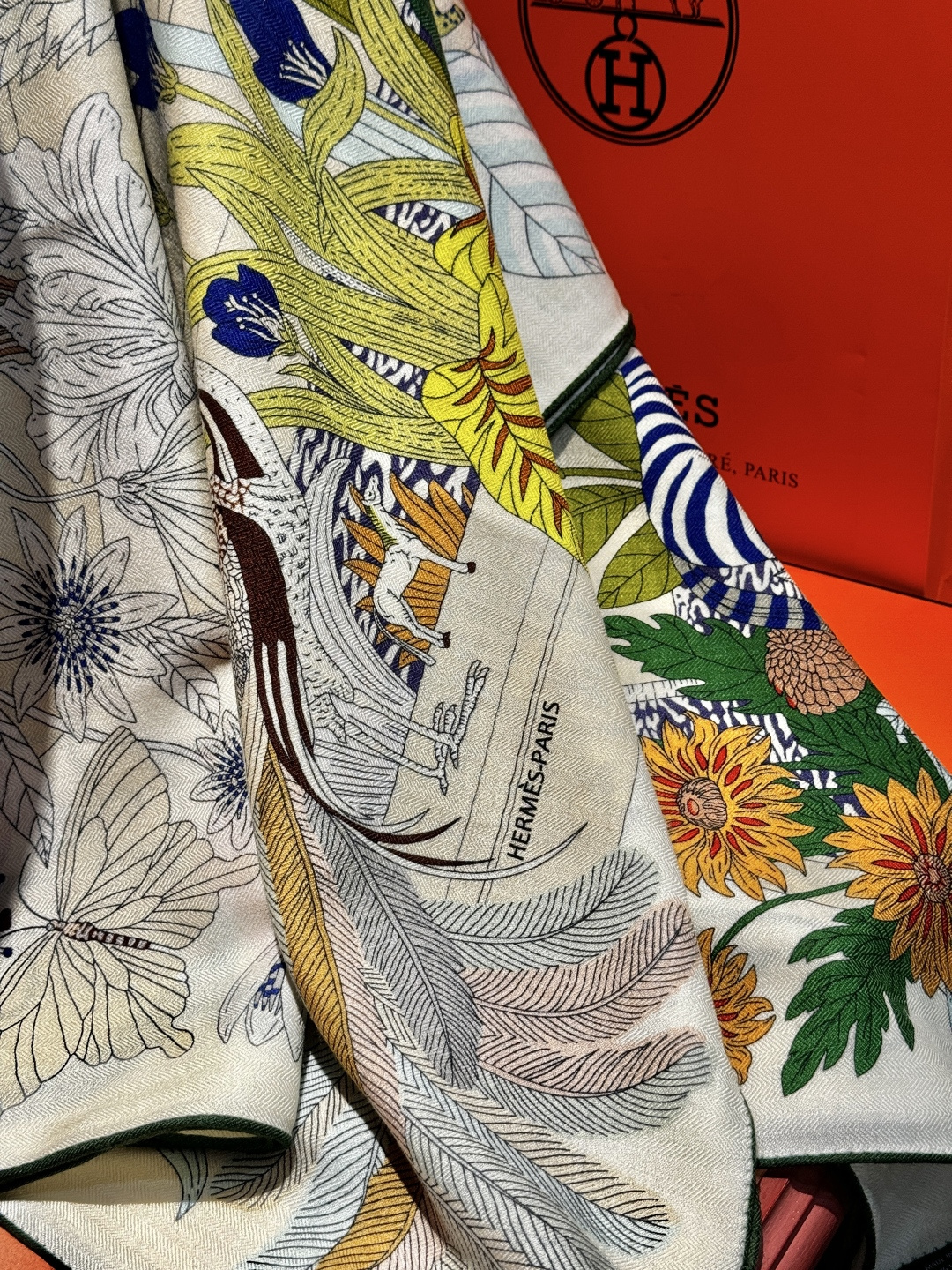 羊绒新款🆕👏买了都说好看‼️推荐💕爱马仕双面同色羊绒方巾，【奇珍乐园双面同色140】顶级工艺超值‼️爱马