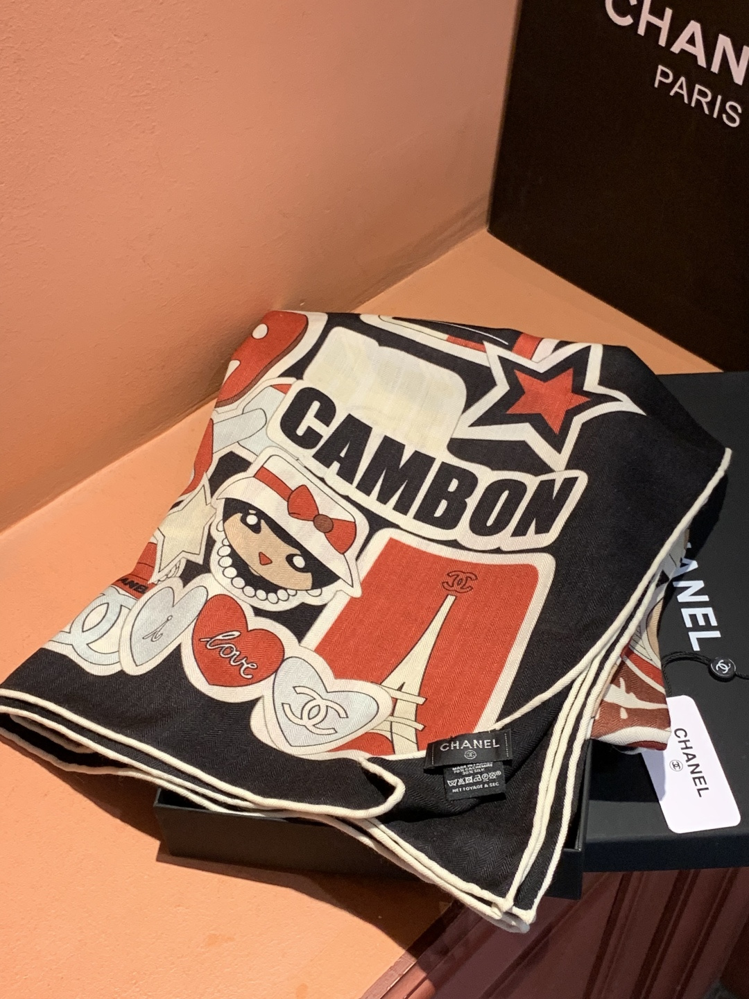 2025秋冬高级成衣系列～Chanel 【140双面同色丝绒披肩】此系列谱写一曲自由轻灵的赞歌本系列作品