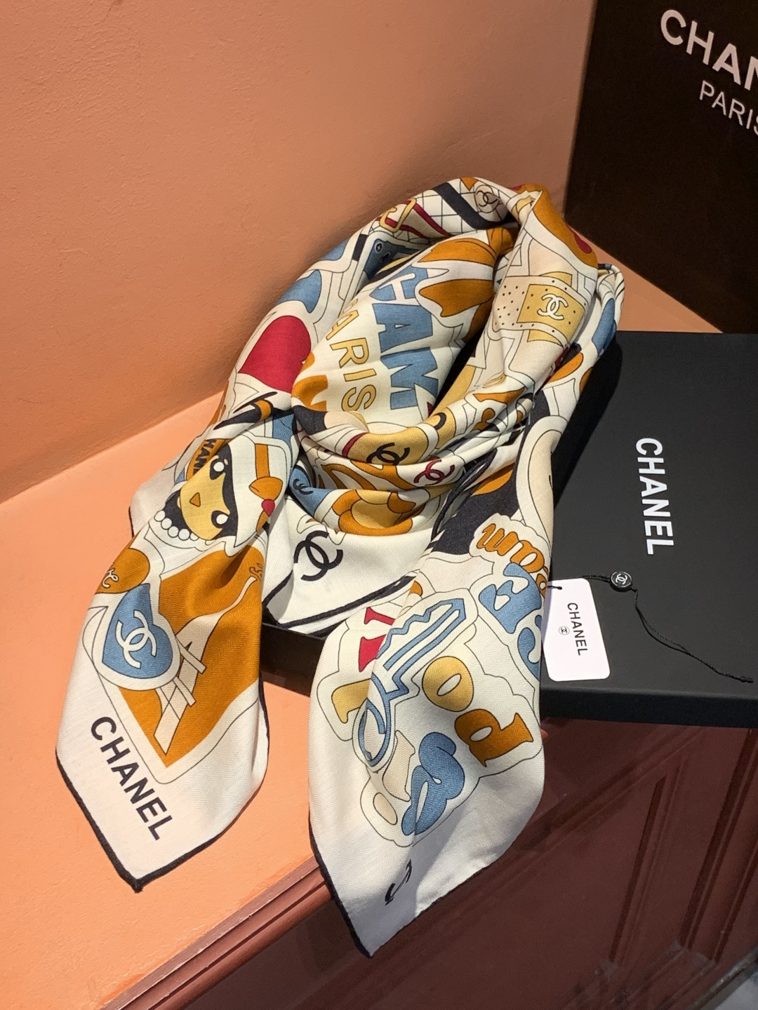 2025秋冬高级成衣系列～Chanel 【140双面同色丝绒披肩】此系列谱写一曲自由轻灵的赞歌本系列作品