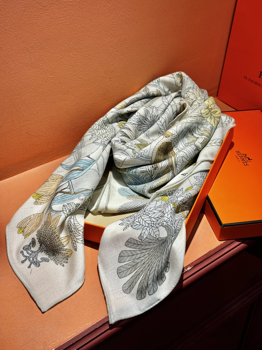 羊绒新款🆕👏买了都说好看‼️推荐💕爱马仕双面同色羊绒方巾，【奇珍乐园双面同色140】顶级工艺超值‼️爱马