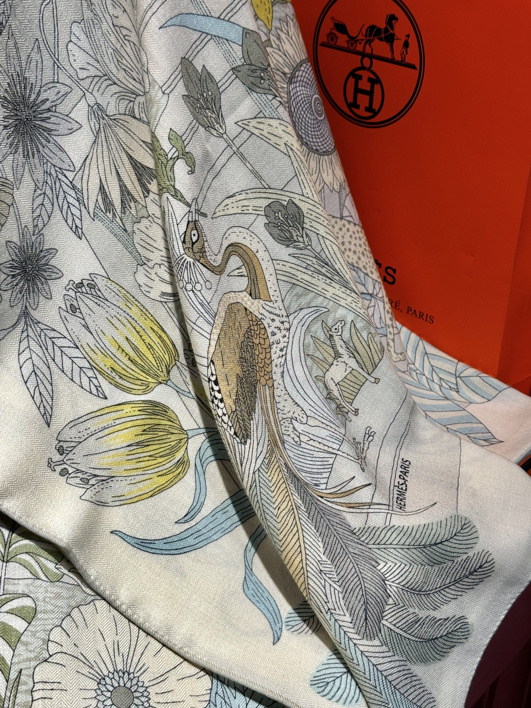 羊绒新款🆕👏买了都说好看‼️推荐💕爱马仕双面同色羊绒方巾，【奇珍乐园双面同色140】顶级工艺超值‼️爱马