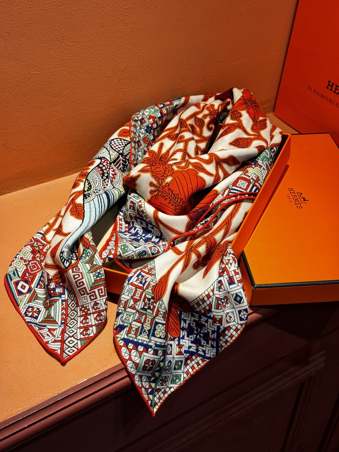 羊绒新款🆕👏👏买了都说好看‼️推荐💕爱马仕双面同色羊绒方巾【美洲豹与蜂鸟双面同色140】，顶级工艺超值‼