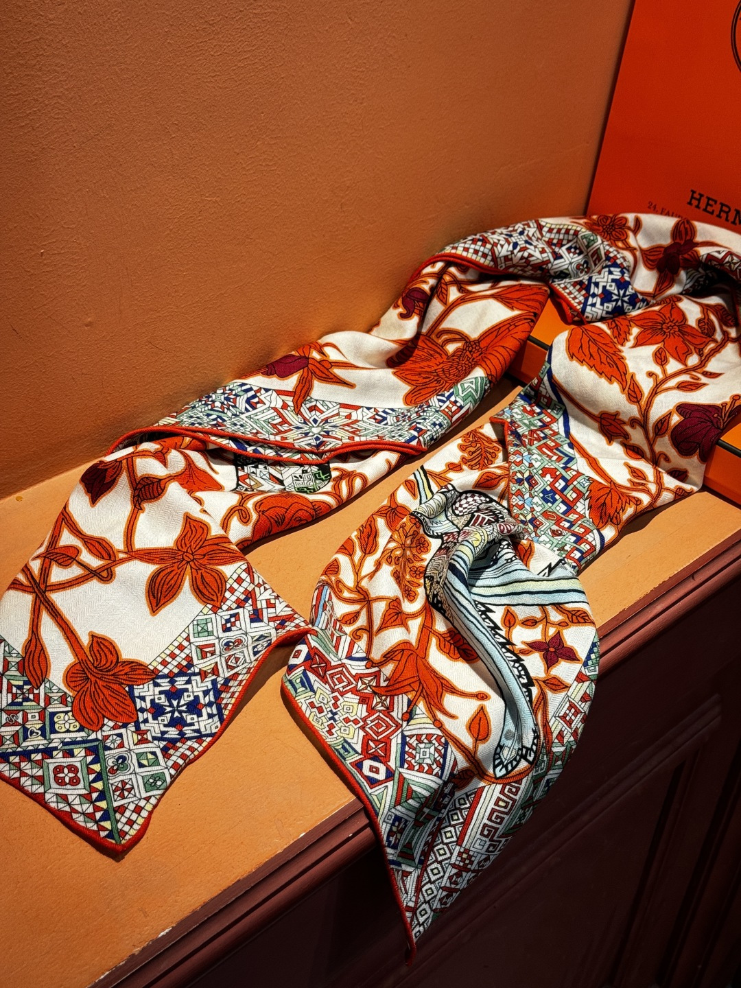 羊绒新款🆕👏👏买了都说好看‼️推荐💕爱马仕双面同色羊绒方巾【美洲豹与蜂鸟双面同色140】，顶级工艺超值‼