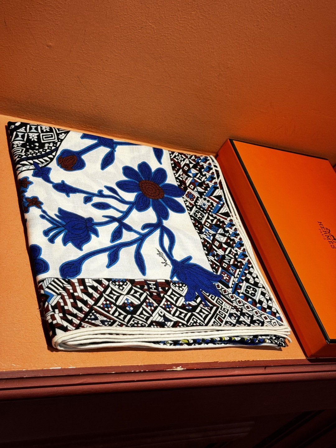 羊绒新款🆕👏👏买了都说好看‼️推荐💕爱马仕双面同色羊绒方巾【美洲豹与蜂鸟双面同色140】，顶级工艺超值‼