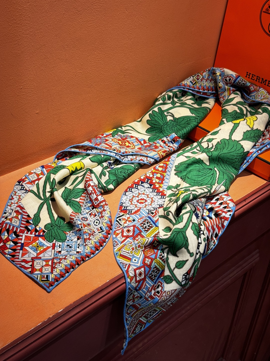 羊绒新款🆕👏👏买了都说好看‼️推荐💕爱马仕双面同色羊绒方巾【美洲豹与蜂鸟双面同色140】，顶级工艺超值‼