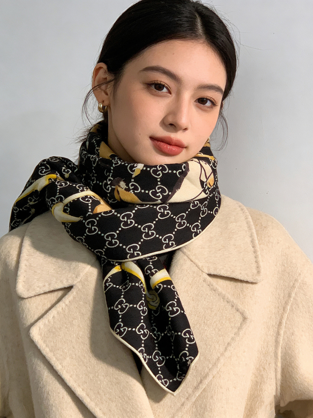 💟Gucci~140双面丝毛披肩马鞍细节和骑马图案以精致色调匠心呈献，意在向品牌与马术世界的深厚渊源致敬