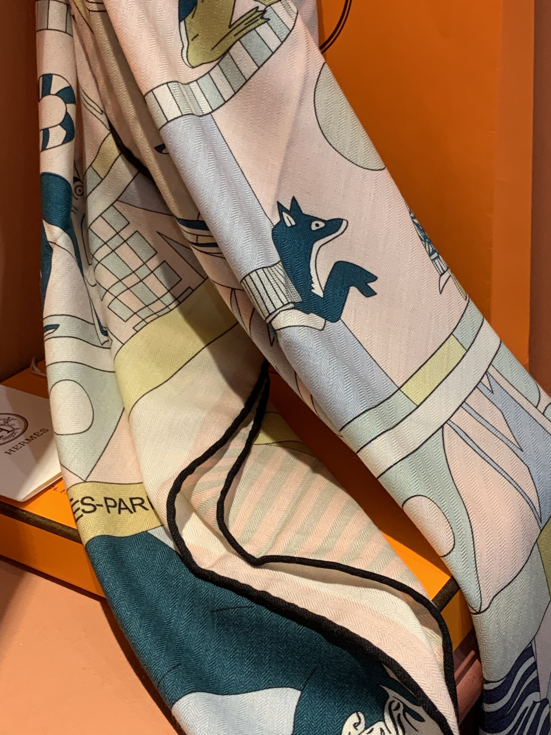 羊绒新款🆕👏👏买了都说好看‼️推荐💕爱马仕双面同色羊绒方巾【双面同色140】，顶级工艺超值‼️爱马仕专柜