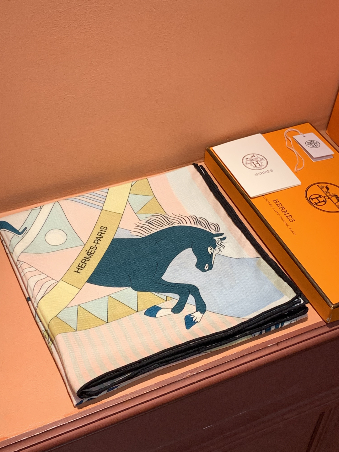 羊绒新款🆕👏👏买了都说好看‼️推荐💕爱马仕双面同色羊绒方巾【双面同色140】，顶级工艺超值‼️爱马仕专柜