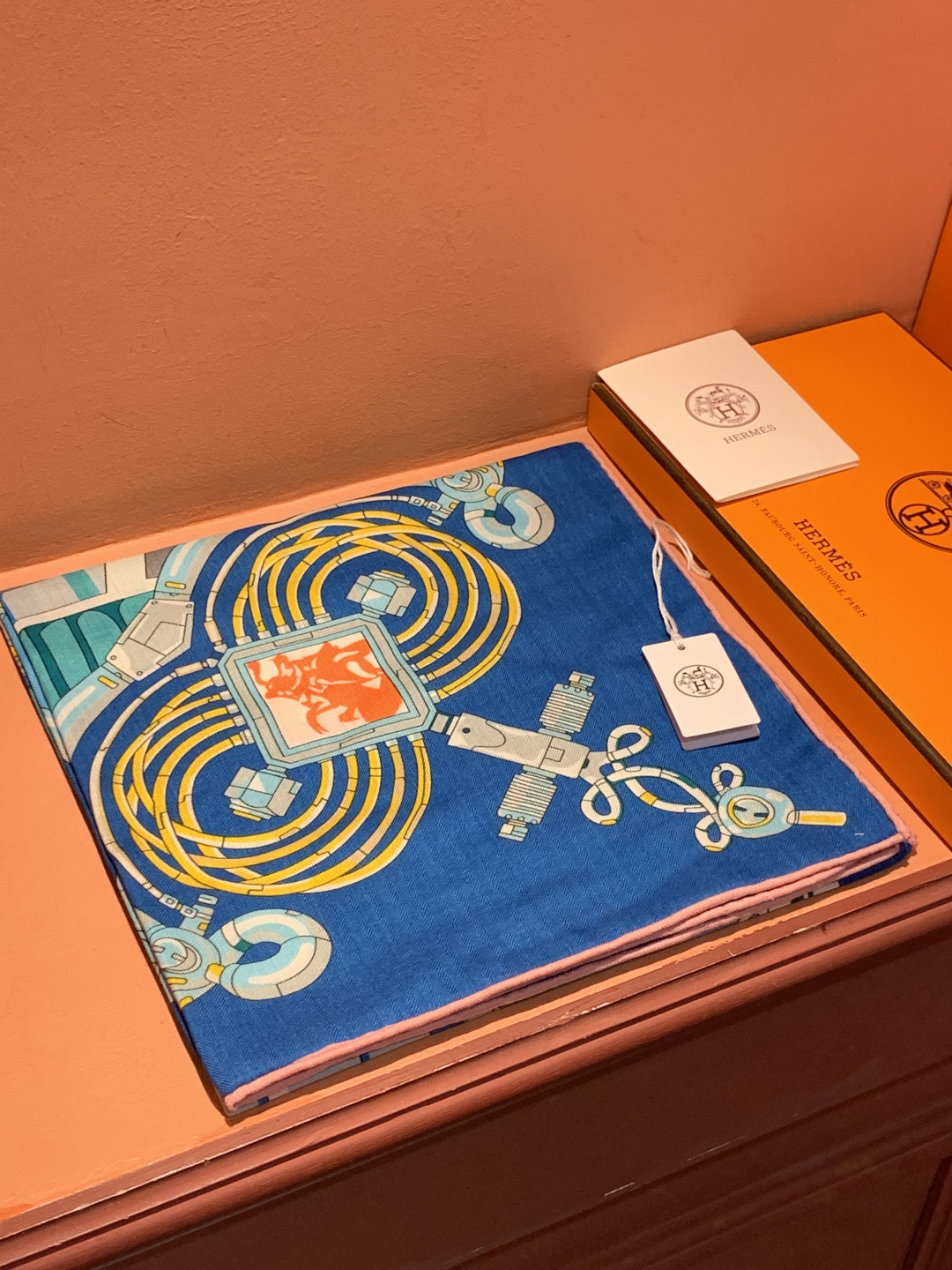 羊绒新款🆕👏👏买了都说好看‼️推荐💕爱马仕双面同色羊绒方巾【双面同色140】，顶级工艺超值‼️爱马仕专柜