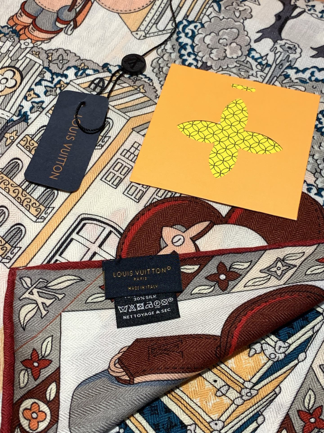 🆕L.viP 定制级别 【双面同色高奢丝绒方巾，baby绒级别的超柔触感】只有我家的品质才能叫丝绒方巾路