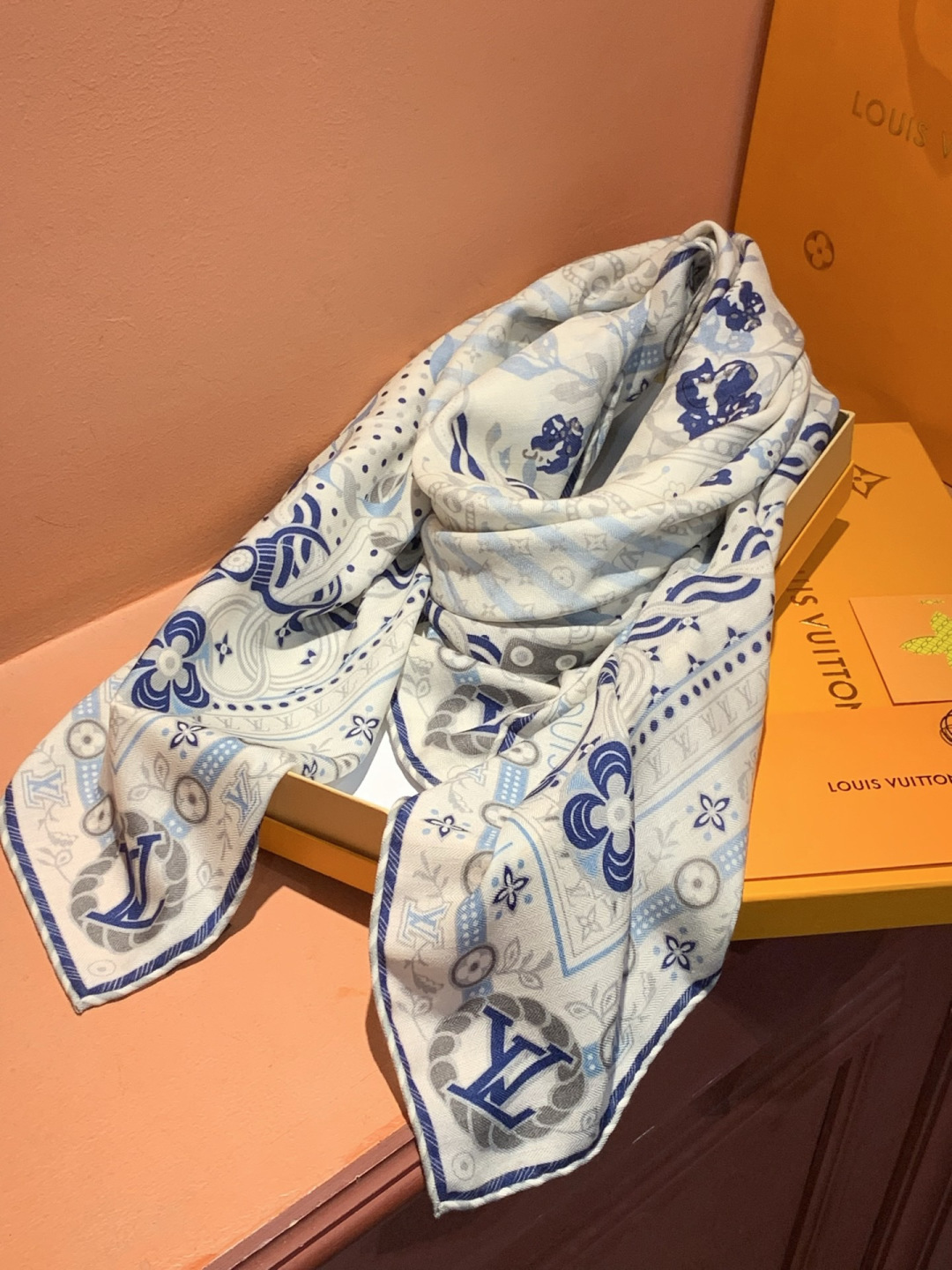 LV x TM 140披肩【140顶级丝绒双面同色披肩】本款LVxTMMonogram Multicol