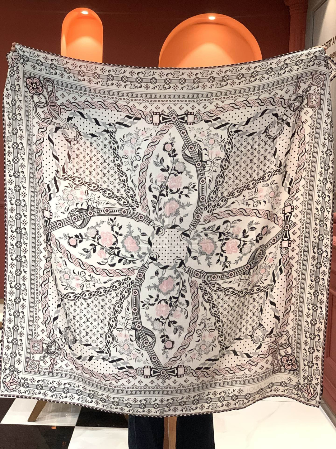 LV x TM 140披肩【140顶级丝绒双面同色披肩】本款LVxTMMonogram Multicol