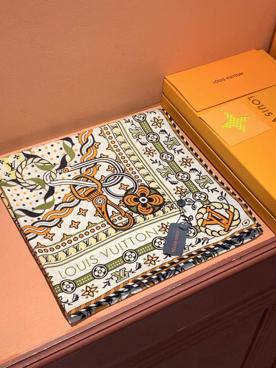 LV x TM 140披肩【140顶级丝绒双面同色披肩】本款LVxTMMonogram Multicol