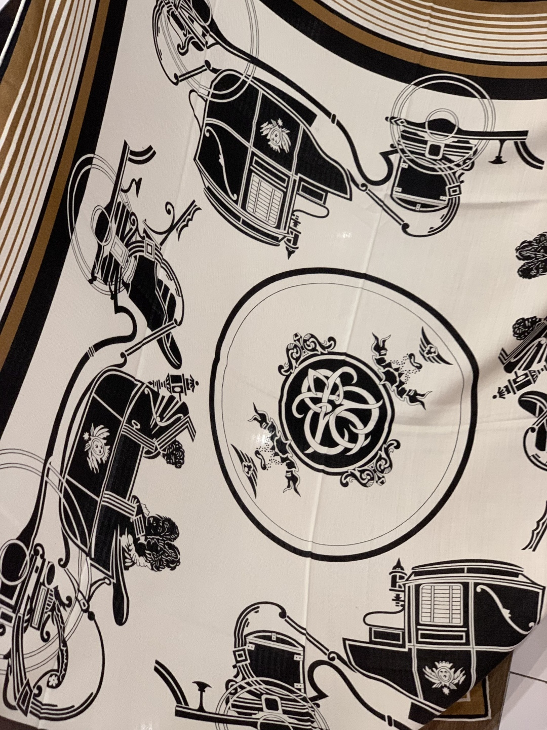 羊绒新款🆕👏👏买了都说好看‼️推荐💕爱马仕双面同色羊绒方巾【双面同色140】，顶级工艺超值‼️爱马仕专柜