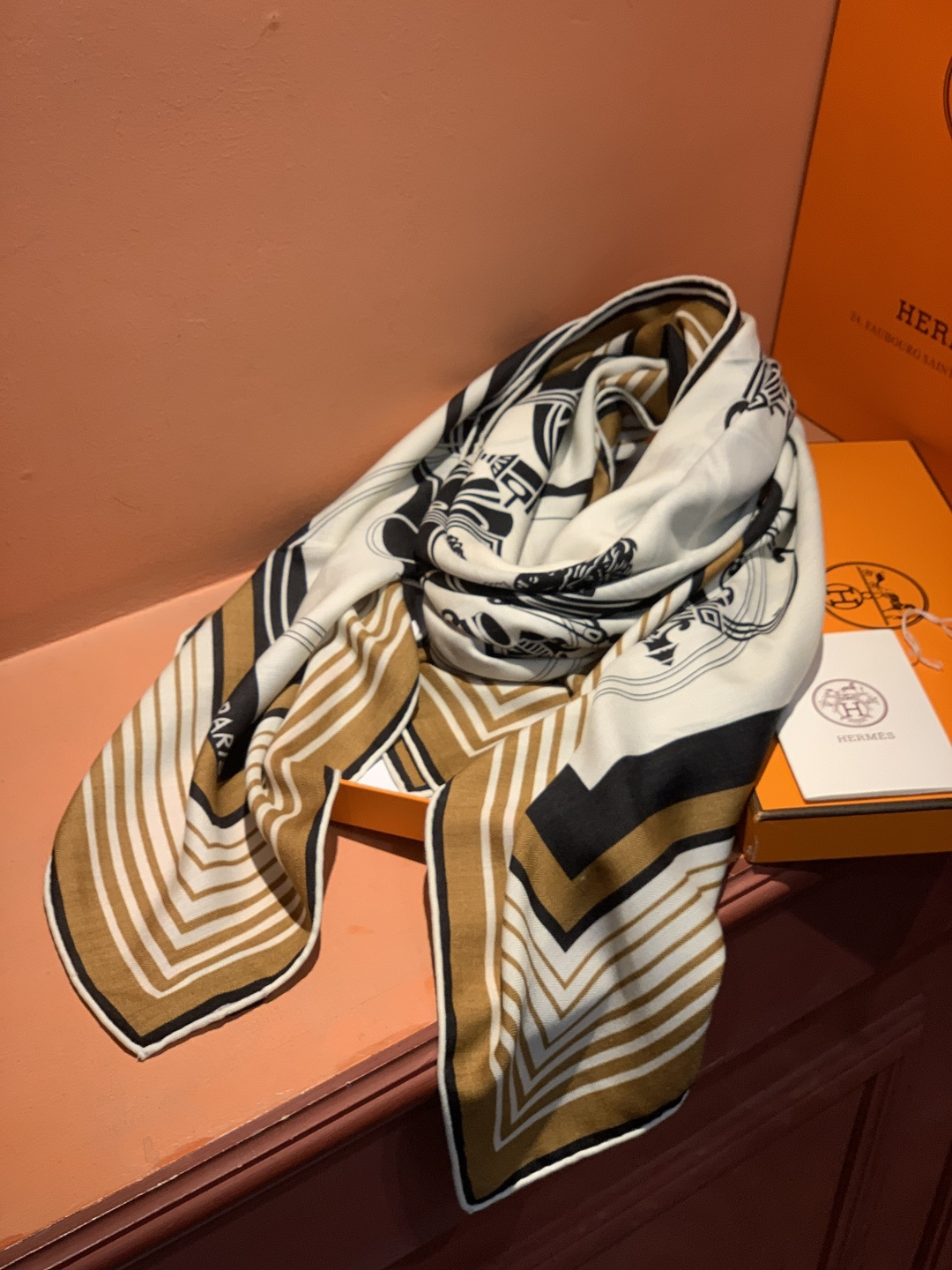 羊绒新款🆕👏👏买了都说好看‼️推荐💕爱马仕双面同色羊绒方巾【双面同色140】，顶级工艺超值‼️爱马仕专柜