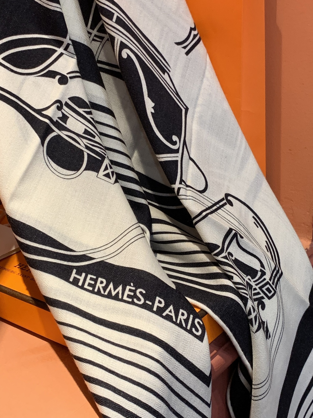 羊绒新款🆕👏👏买了都说好看‼️推荐💕爱马仕双面同色羊绒方巾【双面同色140】，顶级工艺超值‼️爱马仕专柜