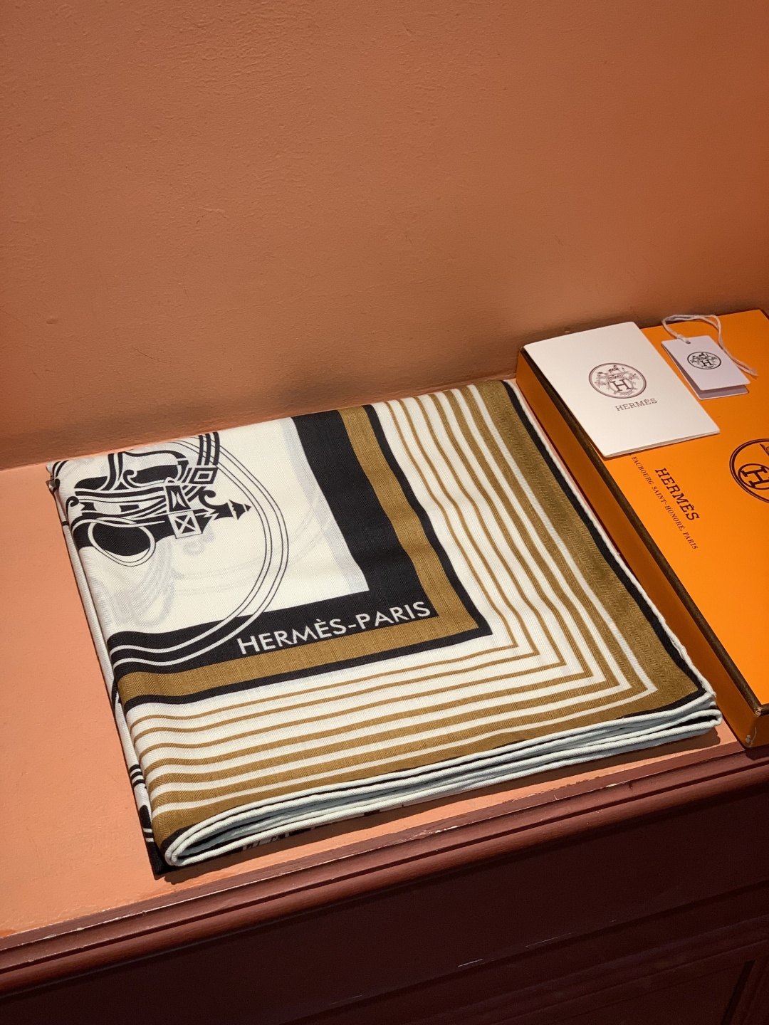 羊绒新款🆕👏👏买了都说好看‼️推荐💕爱马仕双面同色羊绒方巾【双面同色140】，顶级工艺超值‼️爱马仕专柜