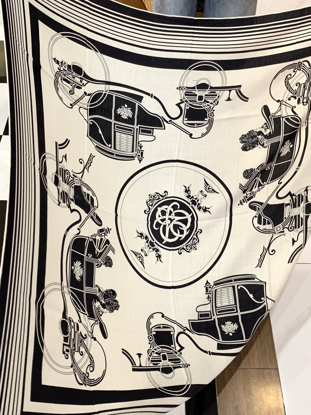 羊绒新款🆕👏👏买了都说好看‼️推荐💕爱马仕双面同色羊绒方巾【双面同色140】，顶级工艺超值‼️爱马仕专柜