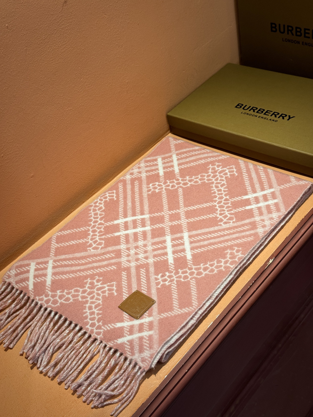 双面围巾 🆕Burberry · 巴宝莉格子围巾❗️好看的要疯掉了，太有型太有魅力了❗️❗️非常斯文时尚