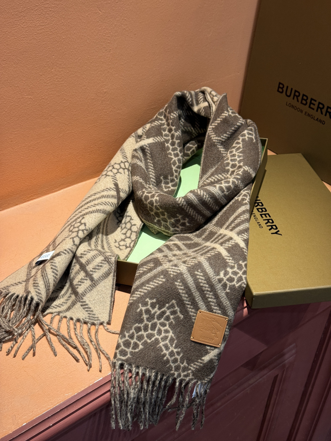 双面围巾 🆕Burberry · 巴宝莉格子围巾❗️好看的要疯掉了，太有型太有魅力了❗️❗️非常斯文时尚