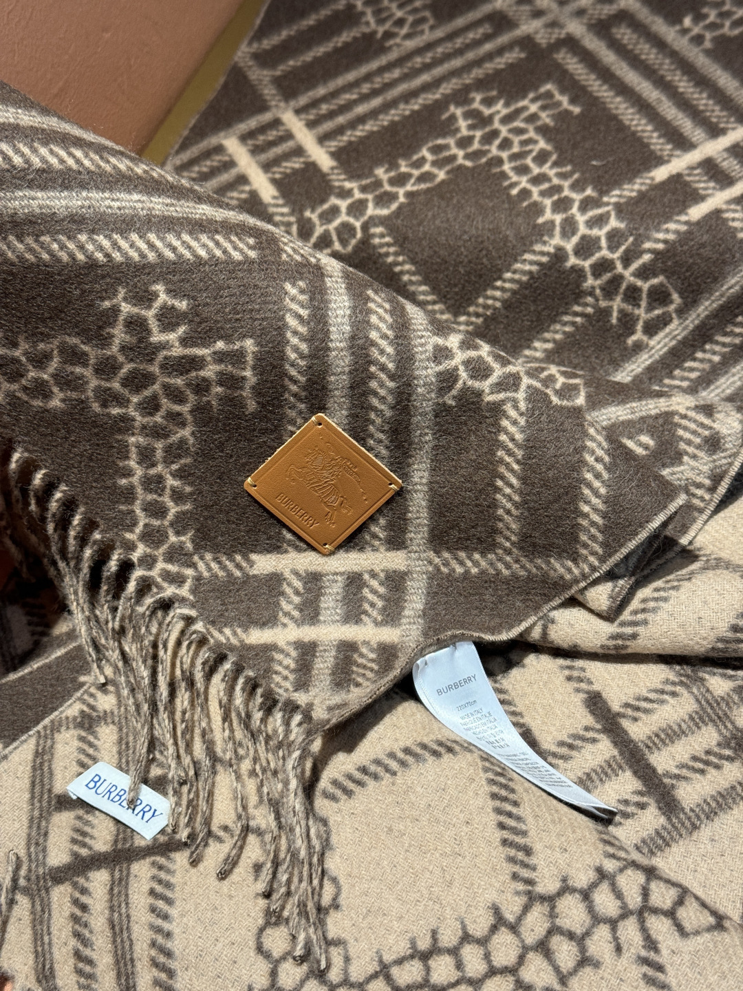 双面围巾 🆕Burberry · 巴宝莉格子围巾❗️好看的要疯掉了，太有型太有魅力了❗️❗️非常斯文时尚