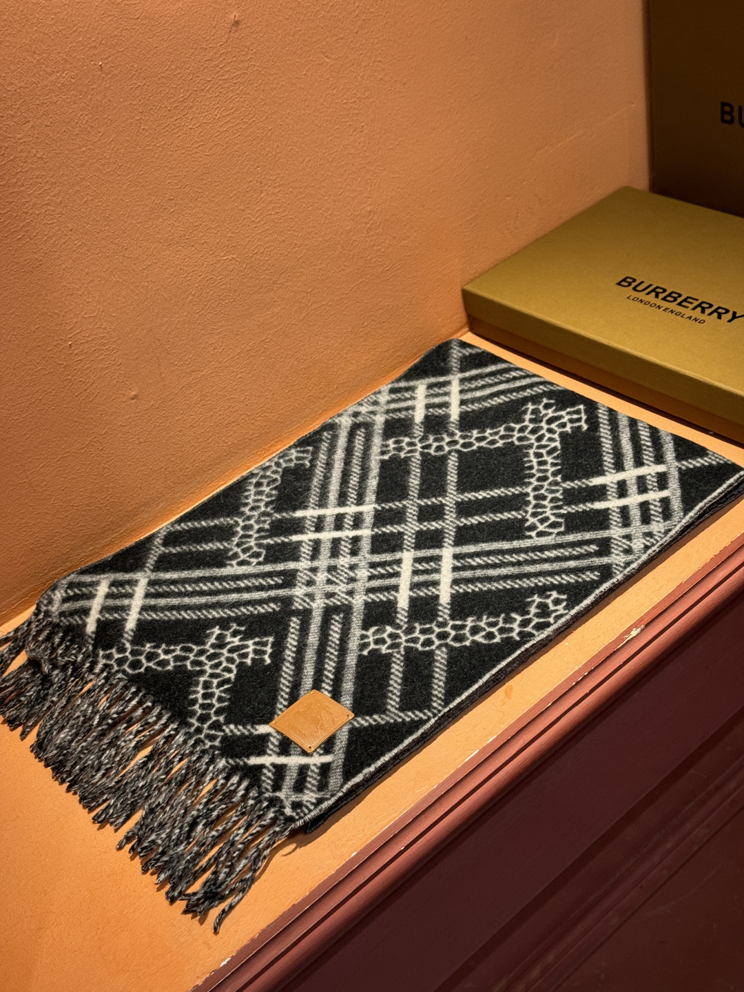 双面围巾 🆕Burberry · 巴宝莉格子围巾❗️好看的要疯掉了，太有型太有魅力了❗️❗️非常斯文时尚