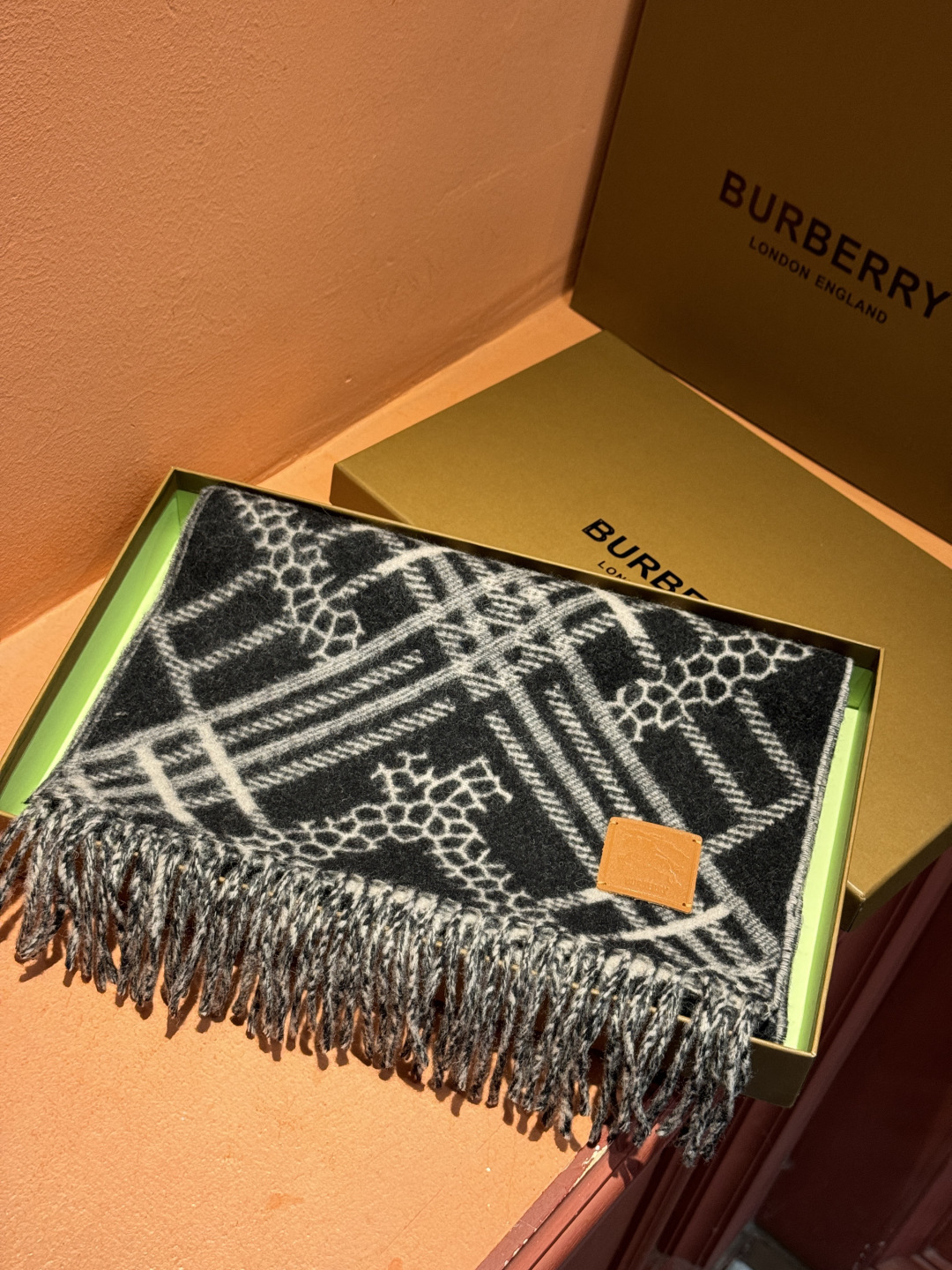 双面围巾 🆕Burberry · 巴宝莉格子围巾❗️好看的要疯掉了，太有型太有魅力了❗️❗️非常斯文时尚