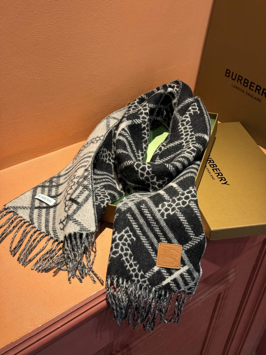 双面围巾 🆕Burberry · 巴宝莉格子围巾❗️好看的要疯掉了，太有型太有魅力了❗️❗️非常斯文时尚