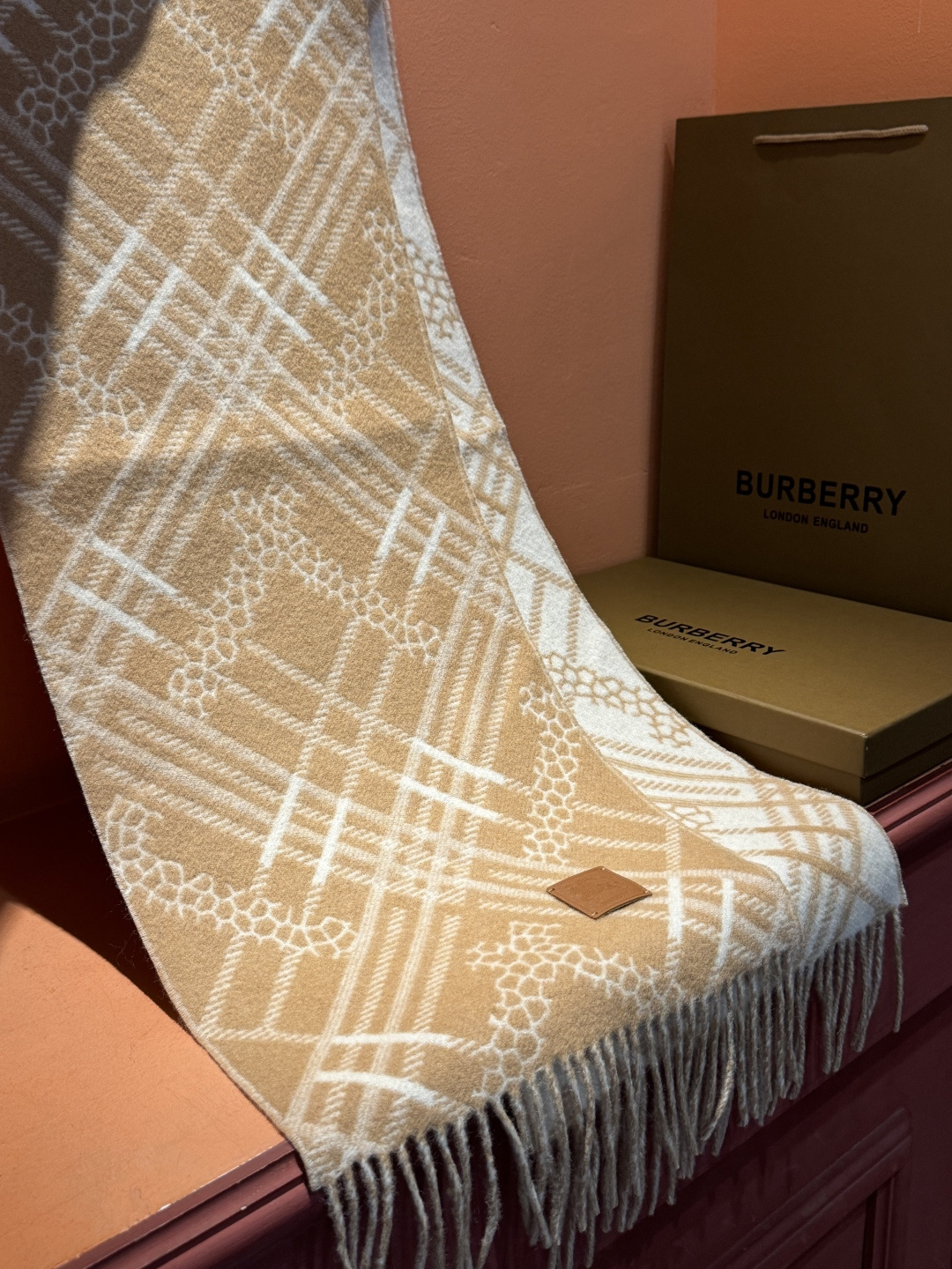 双面围巾 🆕Burberry · 巴宝莉格子围巾❗️好看的要疯掉了，太有型太有魅力了❗️❗️非常斯文时尚