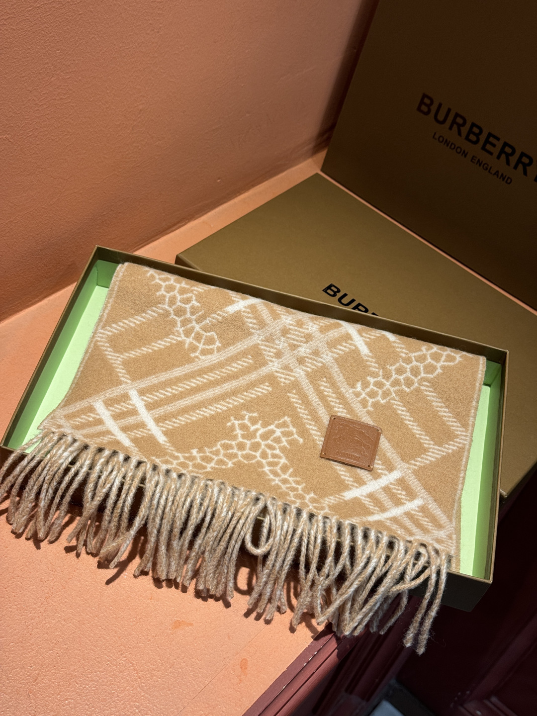双面围巾 🆕Burberry · 巴宝莉格子围巾❗️好看的要疯掉了，太有型太有魅力了❗️❗️非常斯文时尚